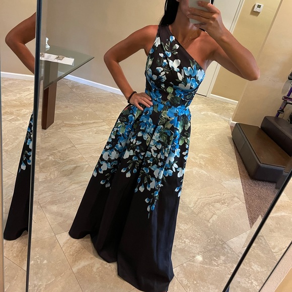 Carmen Marc Valvo One Shoulder Floral Evening Gown - Picture 6 of 15